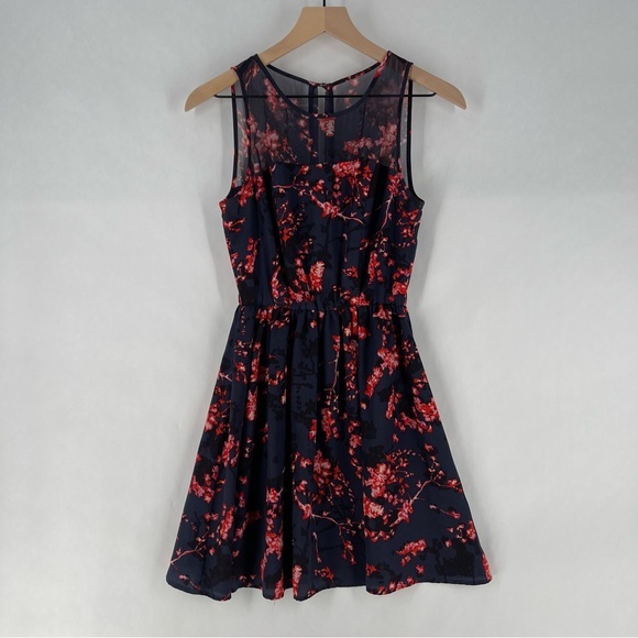 Guess Floral Print‎ Lightweight Chiffon Neckline Sleeveless Fit & Flare Dress - Picture 1 of 11